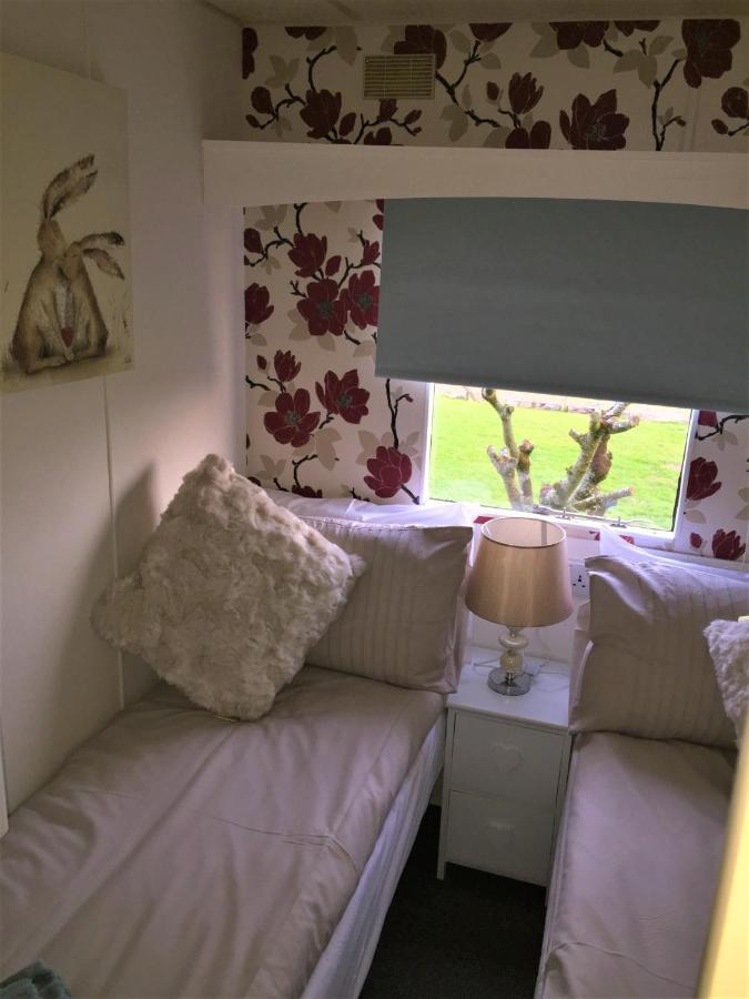 Byre Cottages&Lakeside caravan Cardigan Extérieur photo