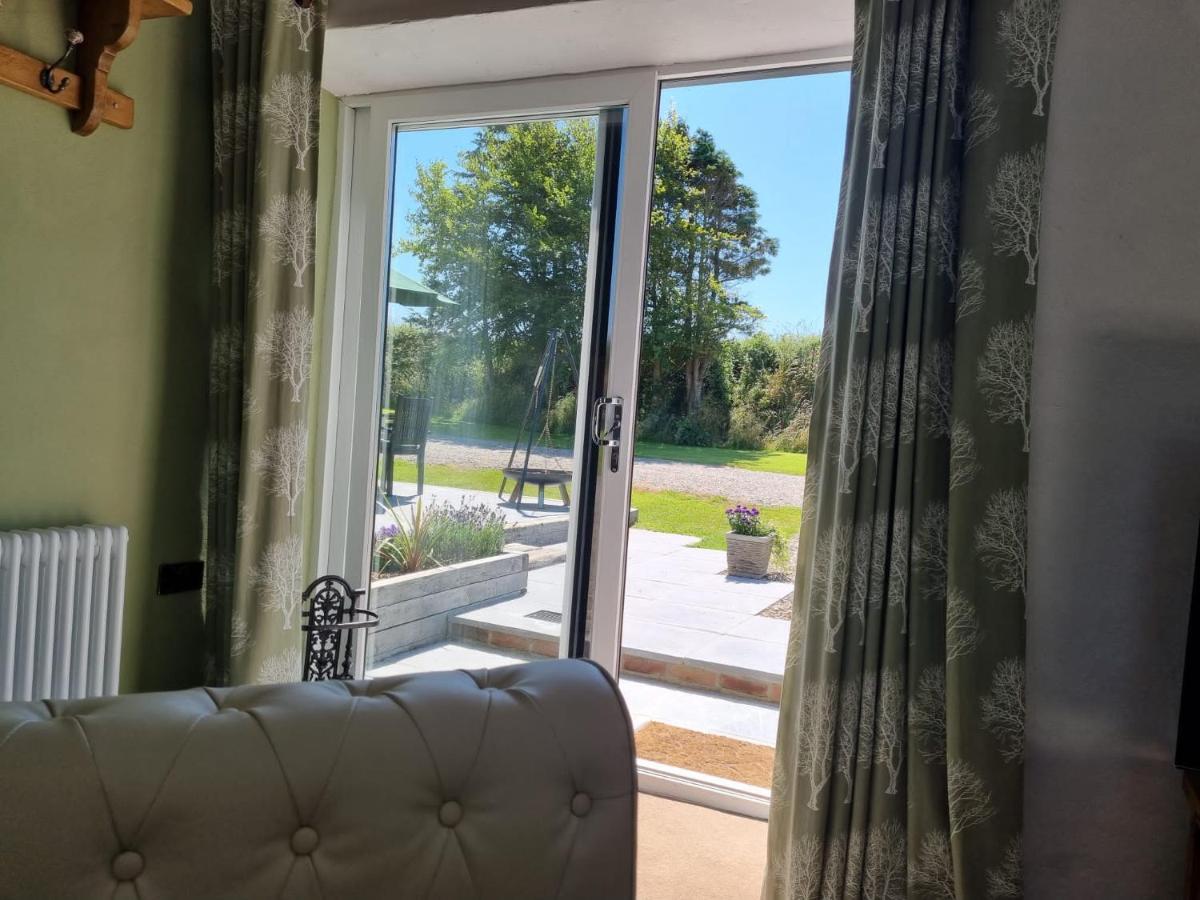 Byre Cottages&Lakeside caravan Cardigan Extérieur photo