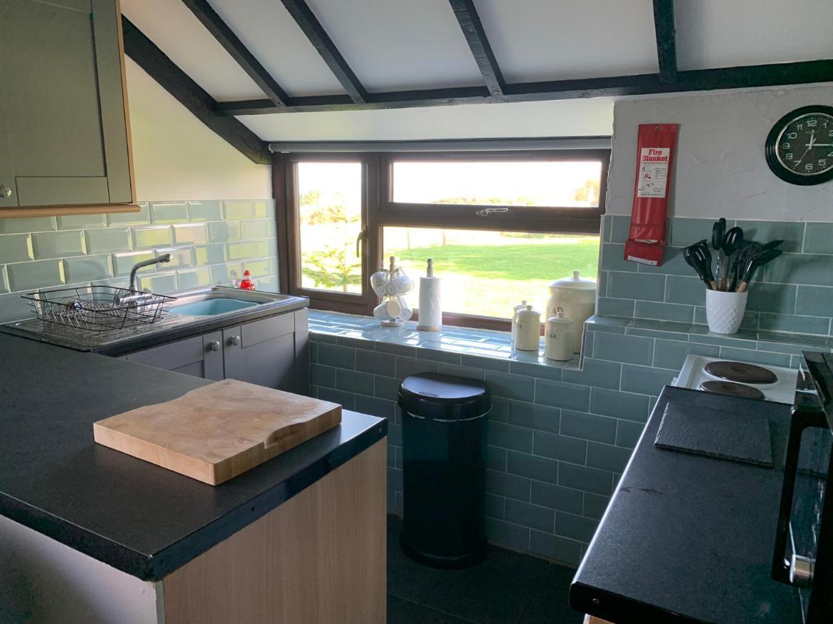 Byre Cottages&Lakeside caravan Cardigan Extérieur photo