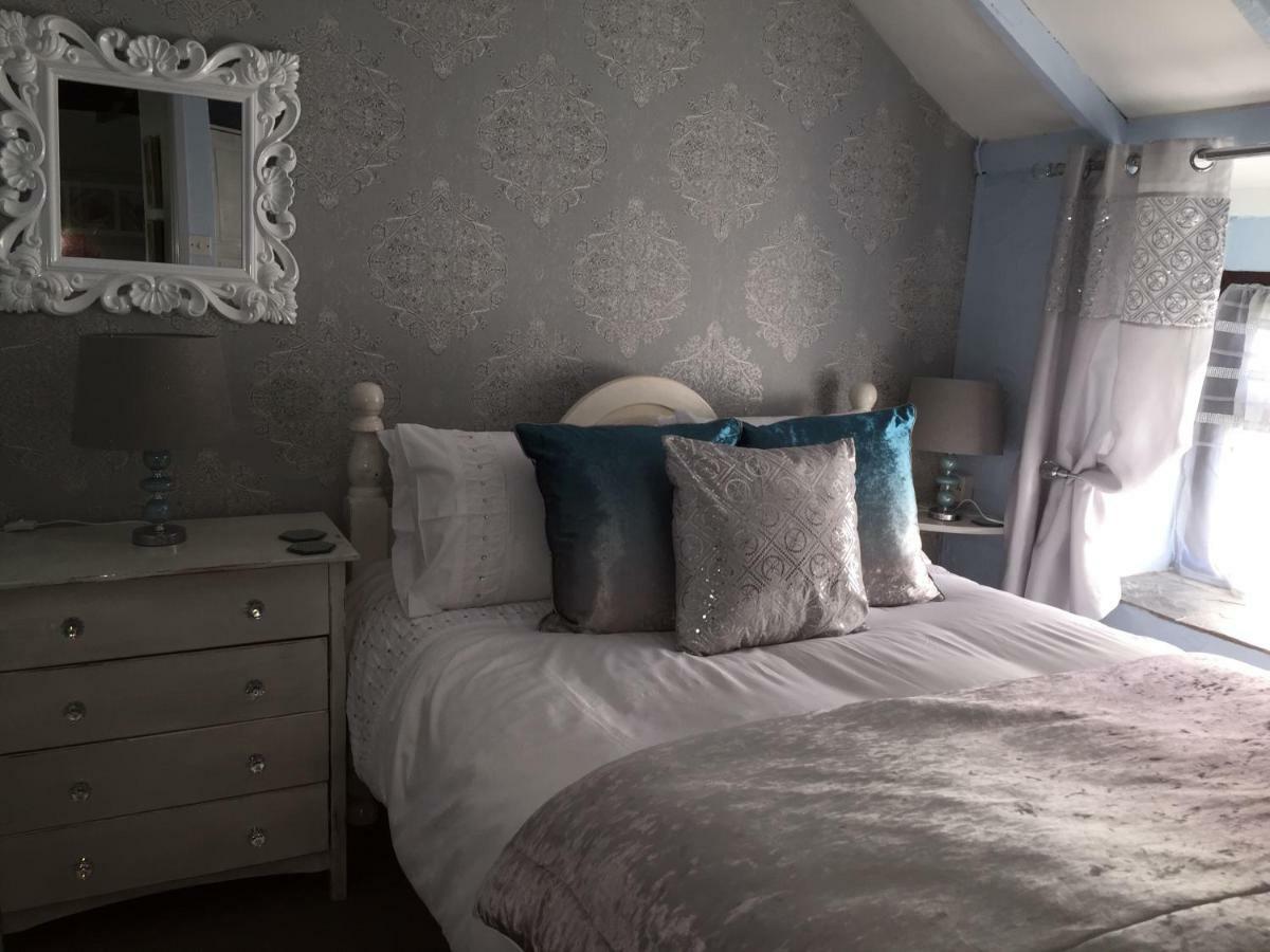 Byre Cottages&Lakeside caravan Cardigan Extérieur photo