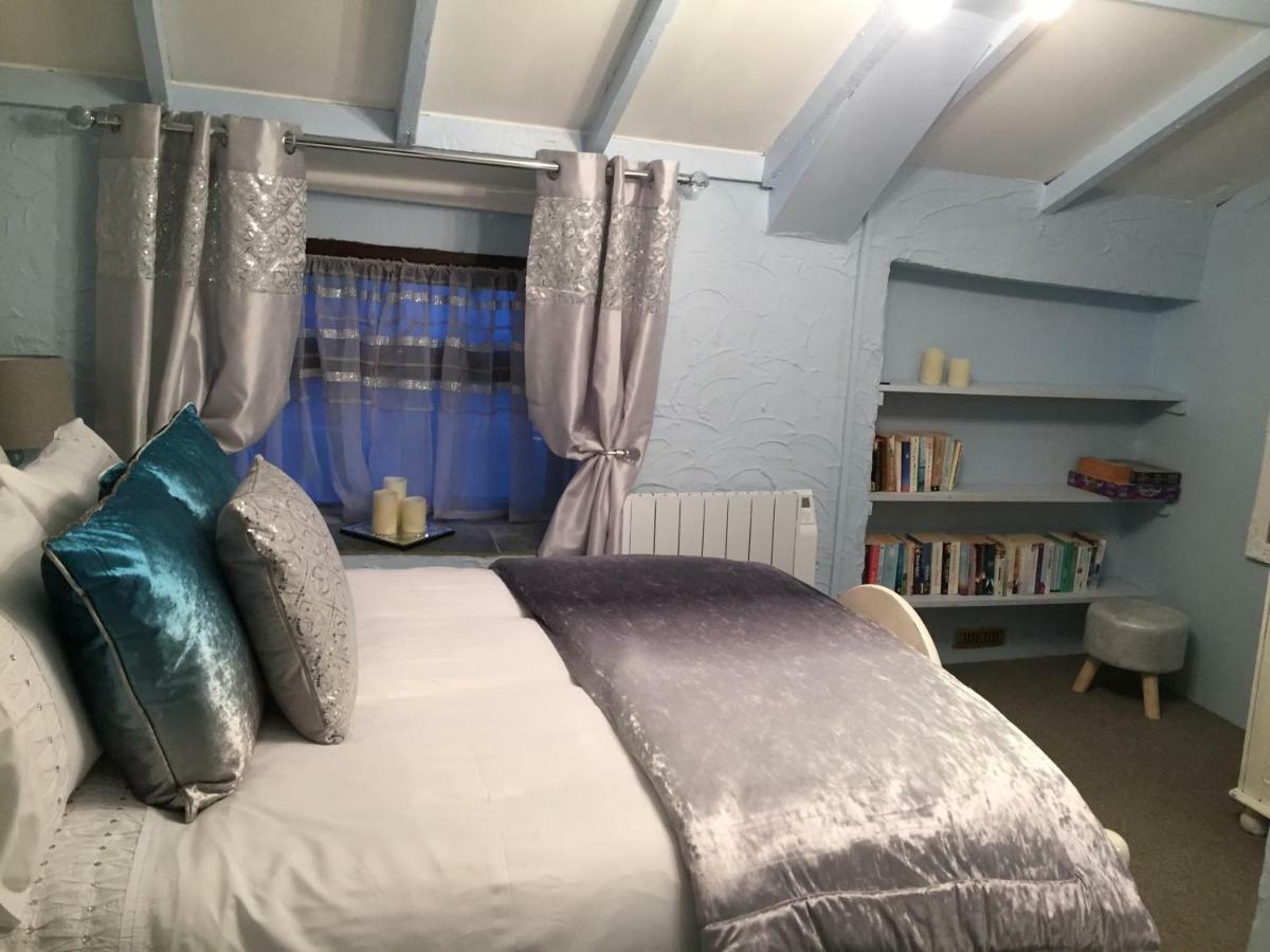 Byre Cottages&Lakeside caravan Cardigan Extérieur photo