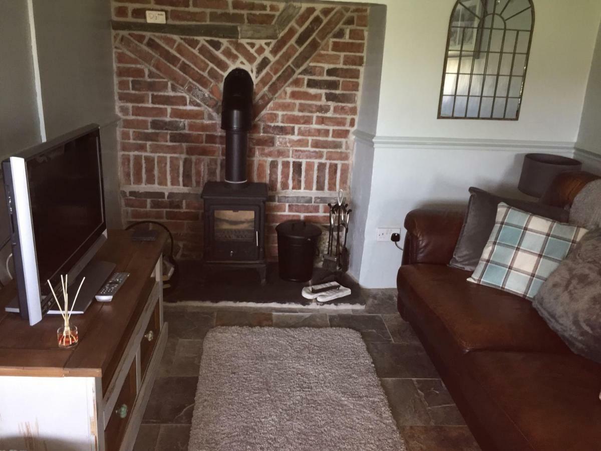 Byre Cottages&Lakeside caravan Cardigan Extérieur photo